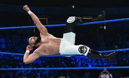 Andrade 'Cien' Almas derrota a Rey Mysterio en SmackDown