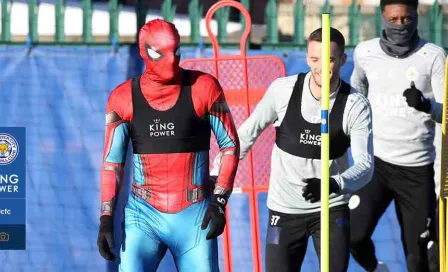 Jamie Vardy se disfraza del Hombre Araña para sorprender a compañeros