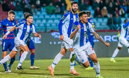 Tecatito Corona da asistencia en goleada del Porto a Chaves