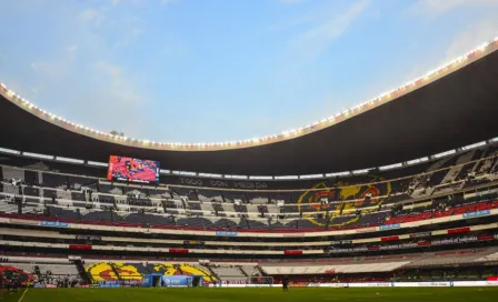 Ante pobre entrada en el Azteca, revendedores se quedan con boletos