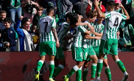 Betis logra agónica victoria en el debut de Diego Lainez 