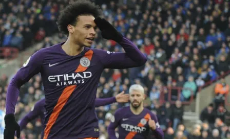 Man City derrota al Huddersfield y sigue de cerca al Liverpool