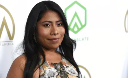 Yalitza Aparicio recibe playera de Xolos de Tijuana