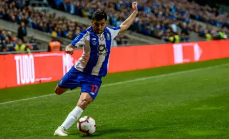 Porto 'proclama' a Tecatito Corona como el rey de las asistencias