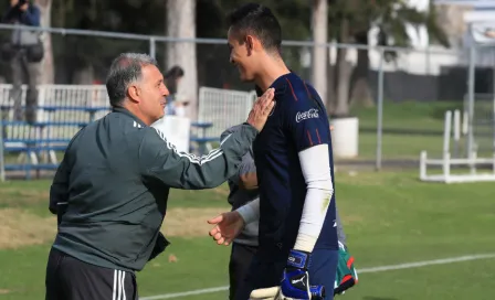 Tata Martino visita a Chivas en Verde Valle