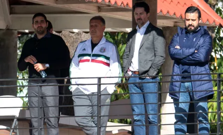 Tata Martino visitó el campamento del Monterrey 