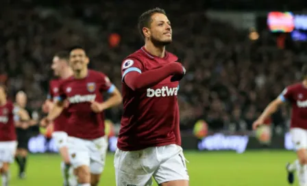 Chicharito permanecería en Inglaterra, aseguran en España