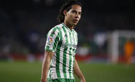 Guardado defiende a Lainez tras una fuerte entrada ante el Espanyol