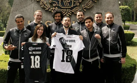 Club de Cuervos se queda con las ganas de conocer a AMLO