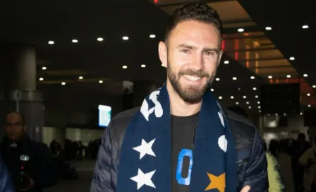 Layún observa a Rayados desde uno de los palcos de CU