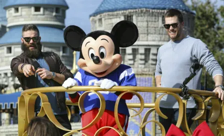 Julian Edelman y Tom Brady celebran título de SB LIII en Disney World