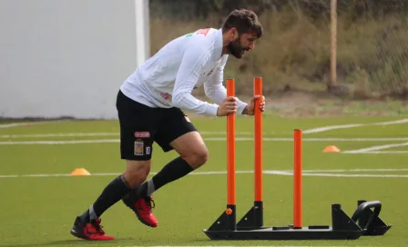 Gignac cumple sueño de aficionado con cáncer 