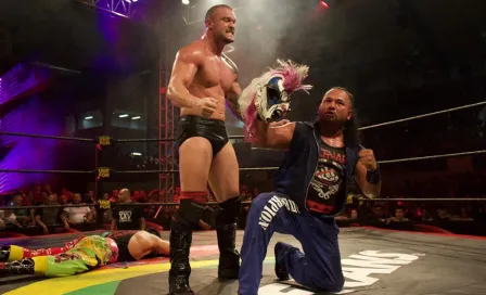 Killer Kross y Rey Esporpión humillan a Psycho Clown en Mazatlán