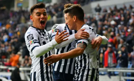 Rayados golea a Lobos con discreto debut de Layún