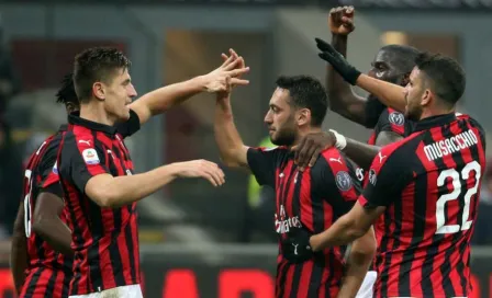 Milan derrota al Cagliari y se mantiene en puestos de Champions