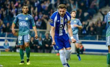 Afición del Porto ovaciona a Héctor Herrera tras anotación