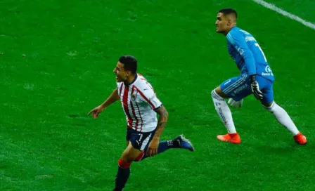 Con 'hat-trick' de Alexis Vega, Chivas destrozó al Atlas