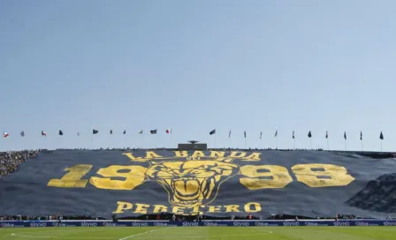 La Rebel despliega impresionante manta previo al Pumas vs América