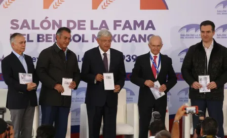 Obrador reitera apoyo al beisbol en inauguración del Salón de la Fama