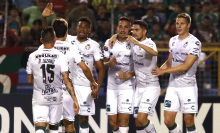 Santos golea al Marathón y pone un pie en Cuartos de Concacaf