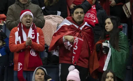 Aficionados del Toluca se caen de las gradas en Kansas City