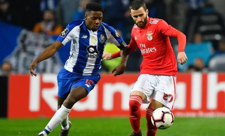 Porto de Tecatito y Herrera cae contra Benfica y pierde liderato