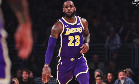 LeBron James supera a Michael Jordan como cuarto máximo anotador de la NBA