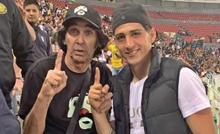 Pulido presume foto con Cepillín durante el Leones vs Dorados