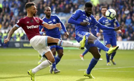 Cardiff sorprende y doblega al West Ham con Chicharito como titular