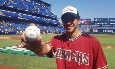 Nahuel Guzmán lanza primera bola en juego de MLB en Monterrey