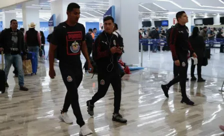 Chivas parte a Guadalajara en silencio tras derrota contra América