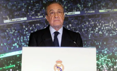 Seguridad del Bernabéu retira una pancarta en contra de Florentino