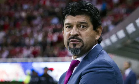 Afición de Chivas exige salida de José Cardozo 