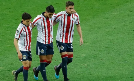 Chivas vive un infierno en primer tiempo del Clásico Nacional