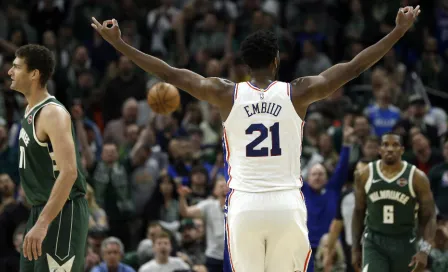 76ers superan a Bucks pese a 52 puntos de Antetokounmpo