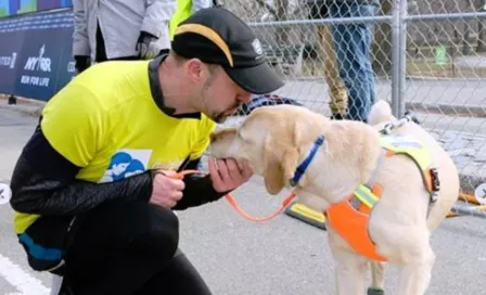 Corredor invidente hace historia al terminar los 21K de NY con ayuda de perros guía 