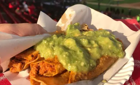 Aficionados esperan hasta hora y media por tacos de cochinita