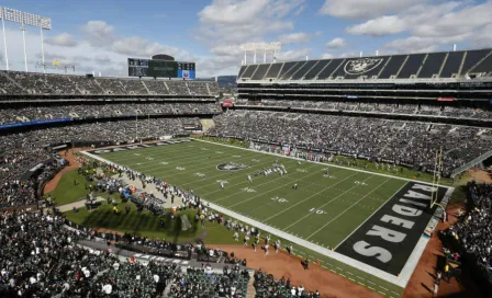 Raiders seguirá jugando en el Coliseo por una temporada más