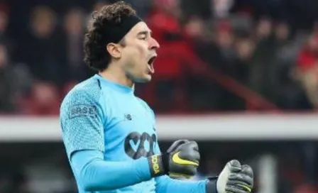 Ochoa y Standard remontan al Antwerp en inicio de Playoffs