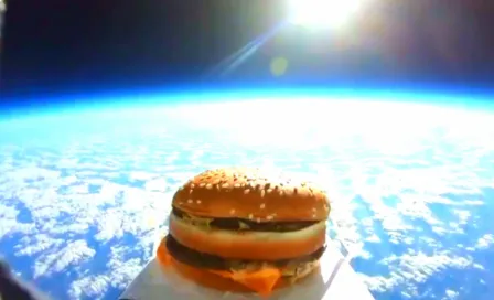 Hamburguesa 'espacial' se estrella en la cancha del Colhester United