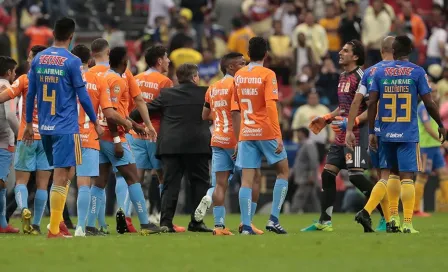 Piojo Herrera y Salcedo terminan calientes tras el América vs Tigres