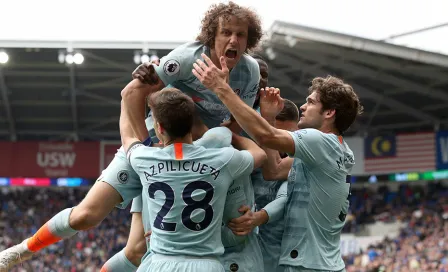 Chelsea logra agonizante remontada ante el Cardiff con polémica 