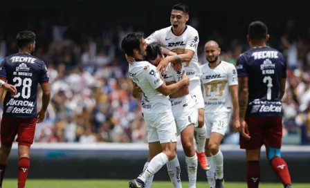 Pumas mantiene con vida su sueño de Liguilla tras derrotar a Chivas