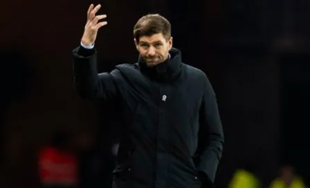 Gerrard explota con jugador del Rangers tras cinco expulsiones 