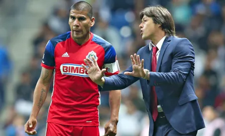 Almeyda felicita a Salcido por su cumpleaños y espera verlo pronto