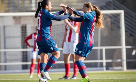 Niña de 8 años pide a Panini crear álbum de Liga Femenil española