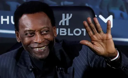 Pelé asegura sentirse "mucho mejor" tras ser hospitalizado