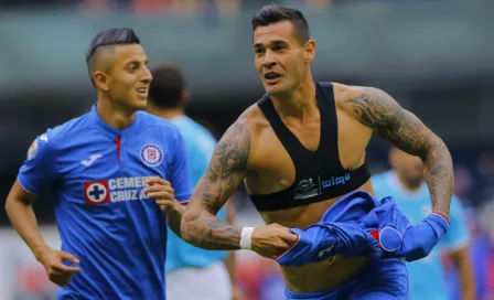 Cruz Azul golea a Gallos y se mete de lleno en pelea por Liguilla