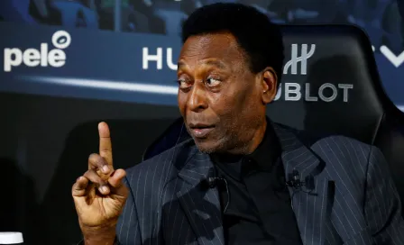 Pelé recibe visita de Neymar en el hospital