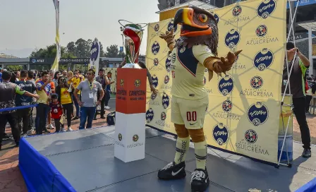 América presume la Copa MX en la explanada del Estadio Azteca